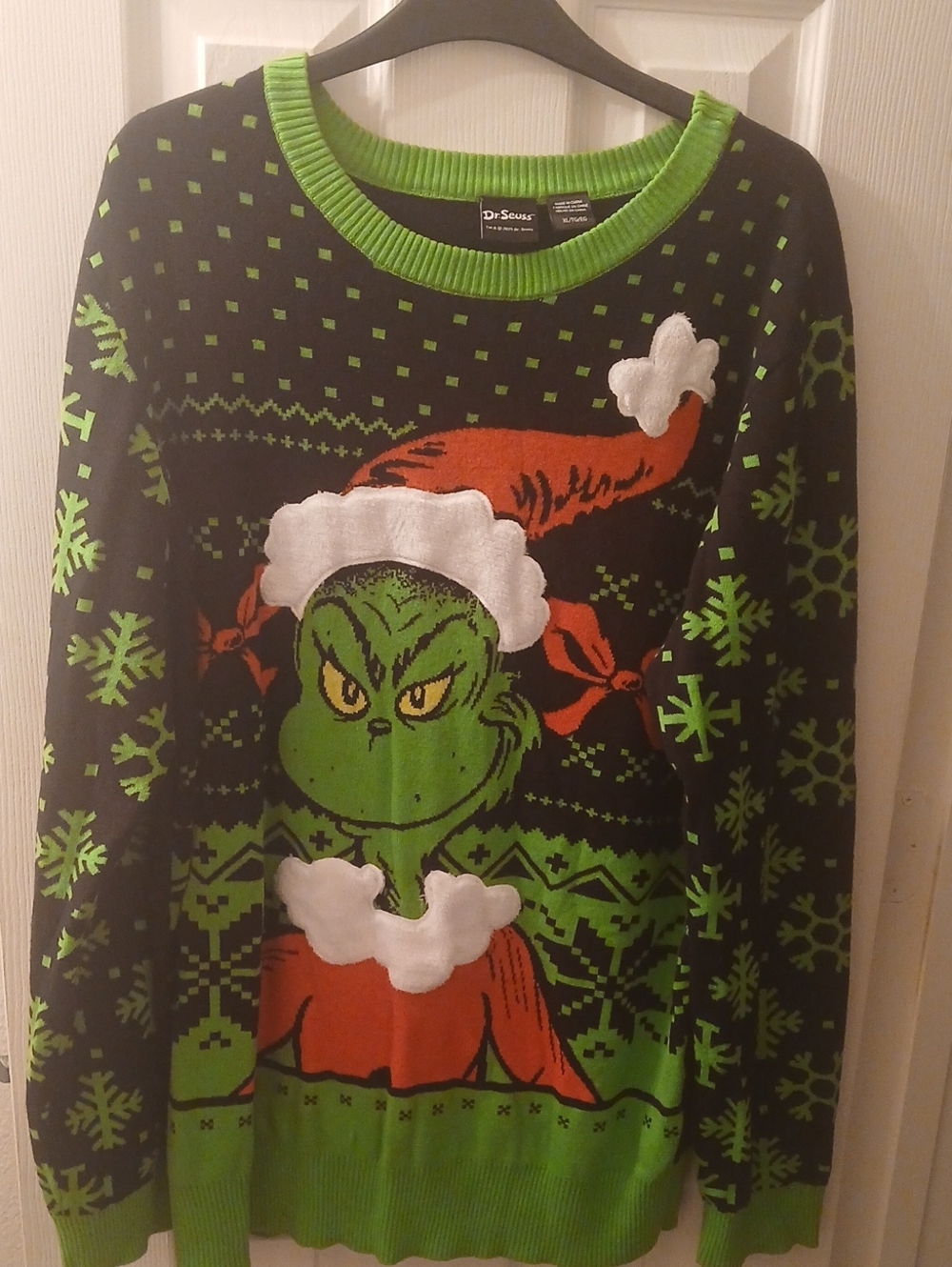 Dr. Seuss The Grinch Men's Green Holiday Sweater